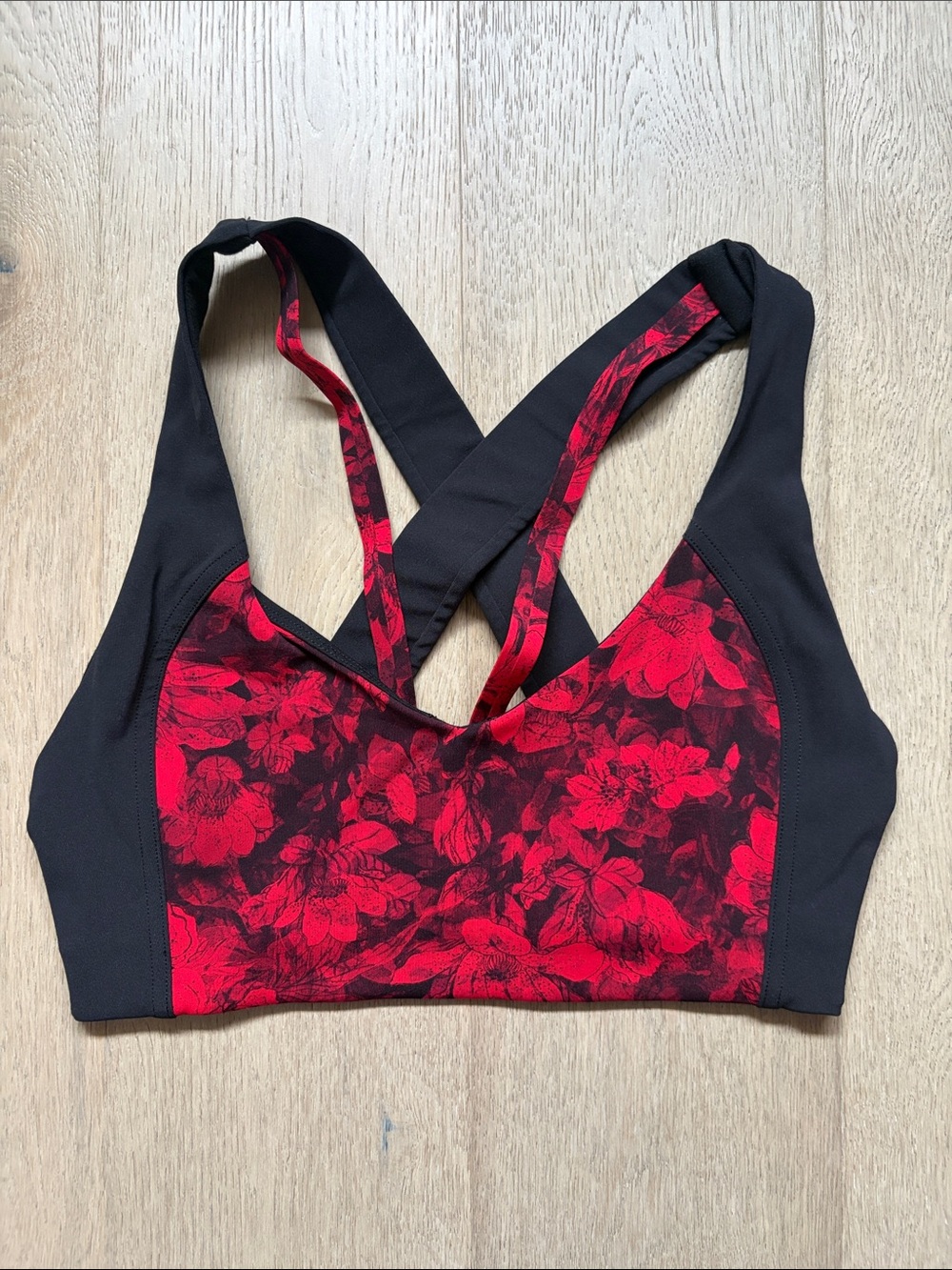 Sweat times bra carminetrue red black size 6 lululemon euc
